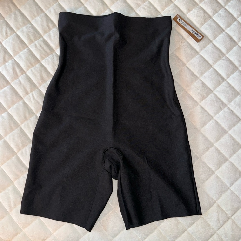 NWT SKIMS Body High Waisted Short Size M